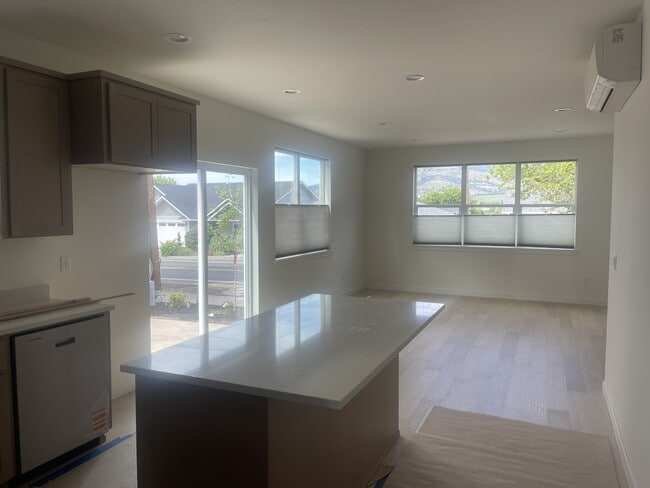 322 Talent Ave