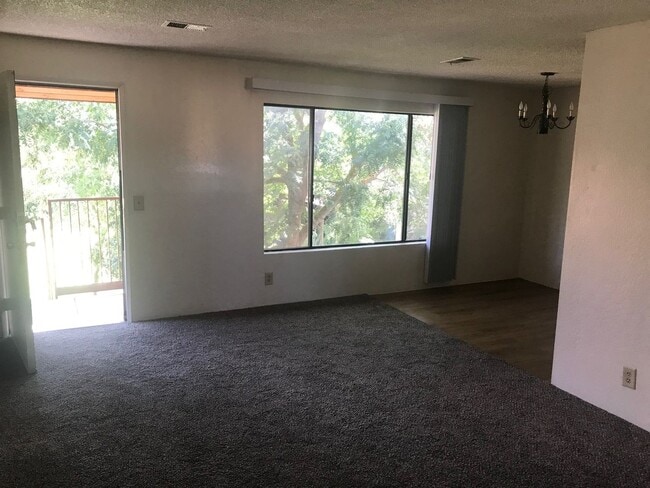 Photo - Close to shopping and schools in Hanford