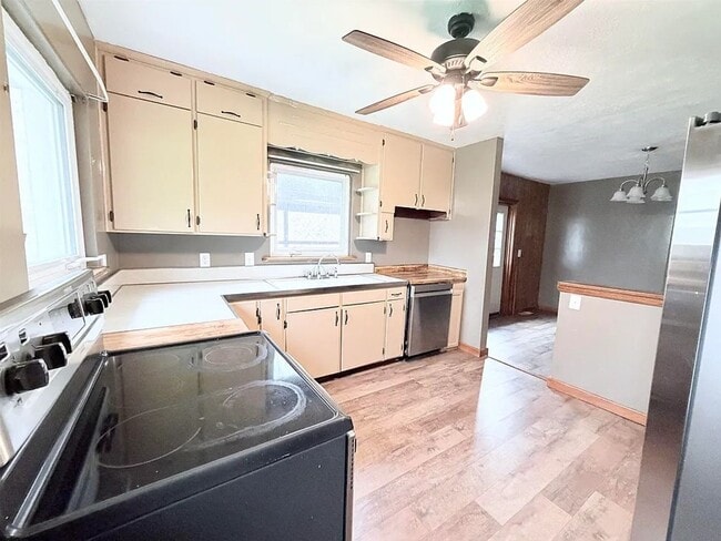 Photo - Large 4 Bedroom Home Near WVU, Hospitals & Downtown Morgantown