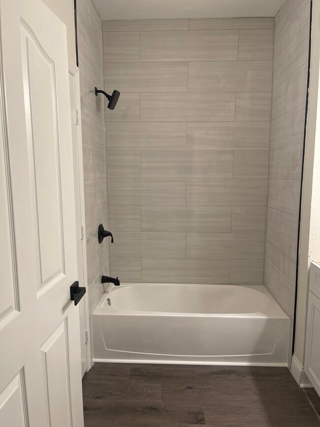 Building Photo - 1150 Lake Shadow Cir Unit 3105