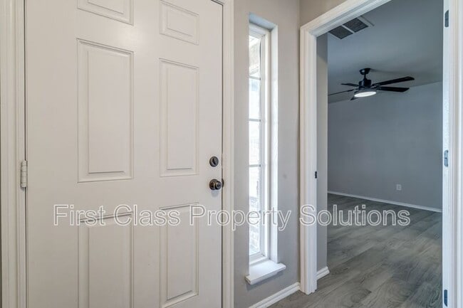 Photo - 1322 Commerce Dr