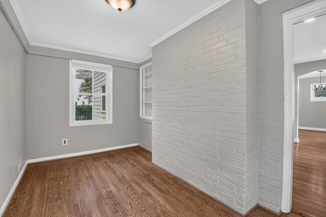 Photo - 9315 Linden Ave
