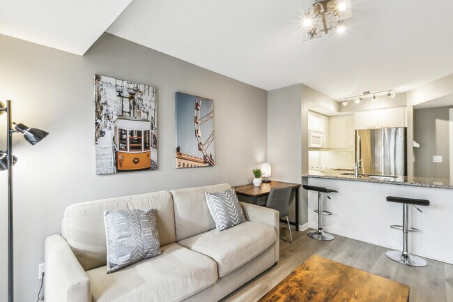 Photo - 136 Simcoe St Unit FL1-ID1031032P