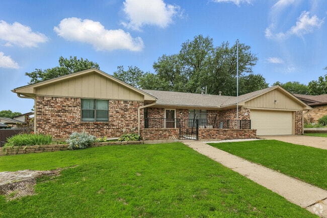 Building Photo - 1806 Oak Creek Dr Rental