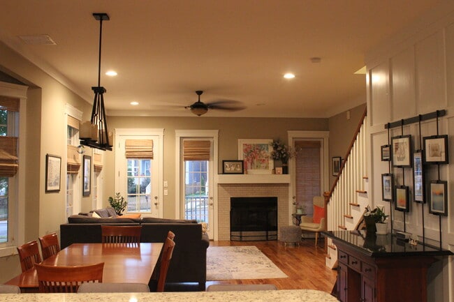Photo - 1814B Elliott Ave