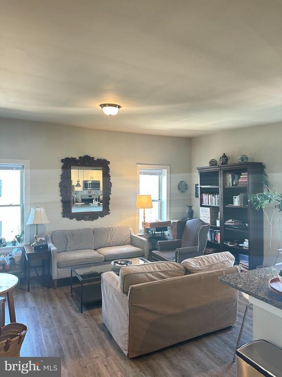 Photo - 1800 Catharine St