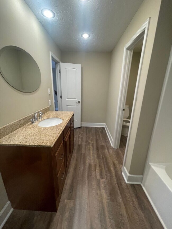 Cape Cod Style 3 bed, 2 bath, 2 car garage... House House Rental in Powell, TN