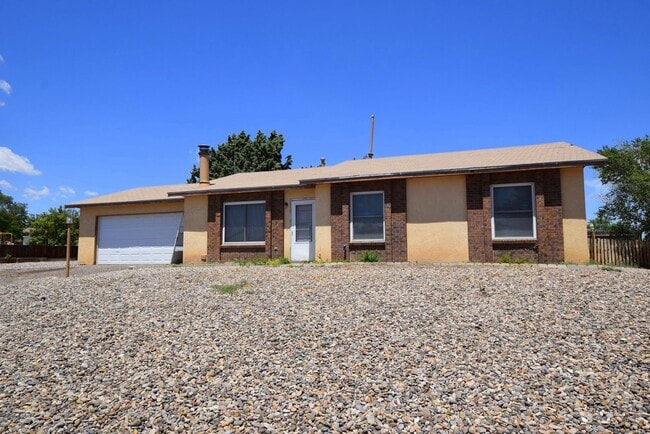 Building Photo - 3 bed 2 bath 2cg in SE Rio Rancho