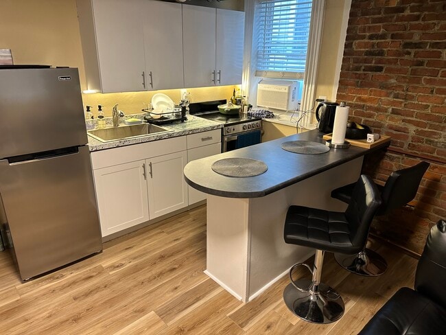 Photo - 31 State St Unit B