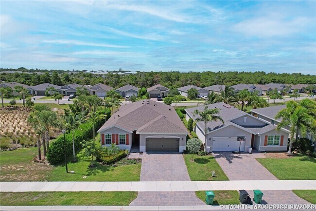 1630 NE Skyhigh Ter