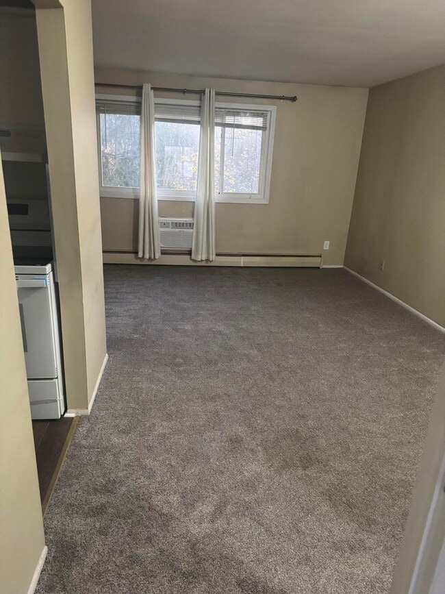 Photo - 31831 Grand River Ave Unidad 3