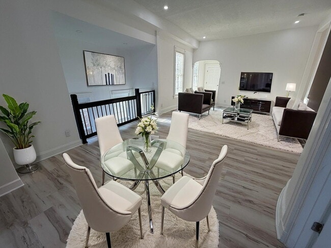 Photo - Newly Renovated 2-Bedroom with Soaring Ceilings & Bonus Reading Nook Unidad B