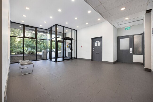 Photo - 100 Dundas Street