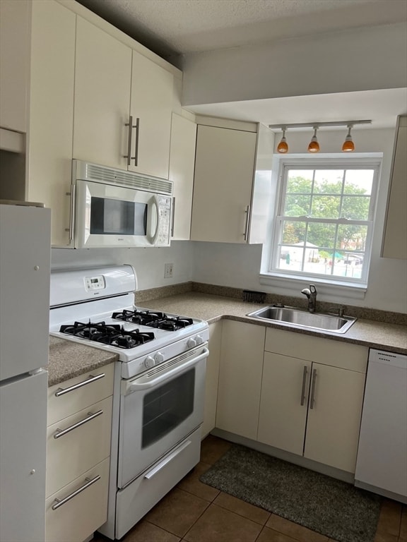 Building Photo - 153 Lake Shore Rd Unit 3 Rental