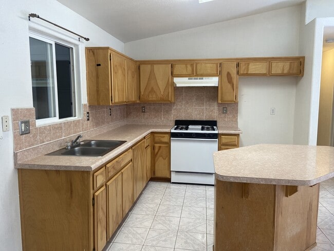6903 Creamery Ln