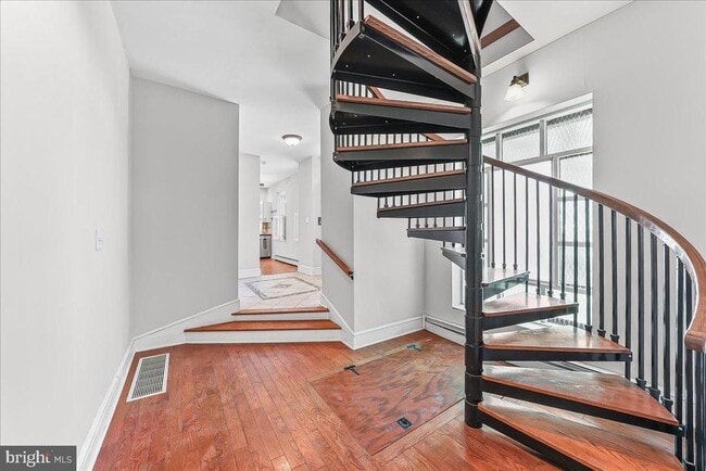 Photo - 240 W Miner St