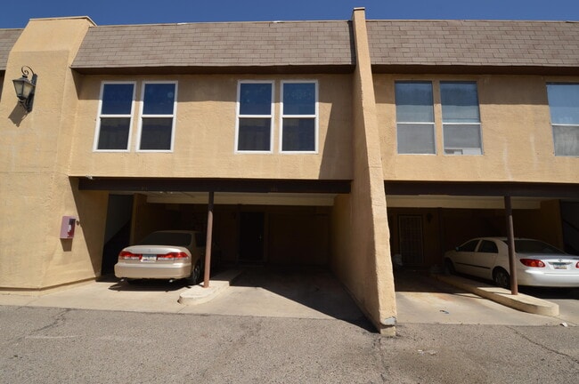 Building Photo - 1620 N Wilmot Rd Unit B304