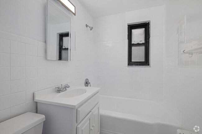 1BR, 1BA - 698SF - Bathroom - Maybrook Garden Apartments