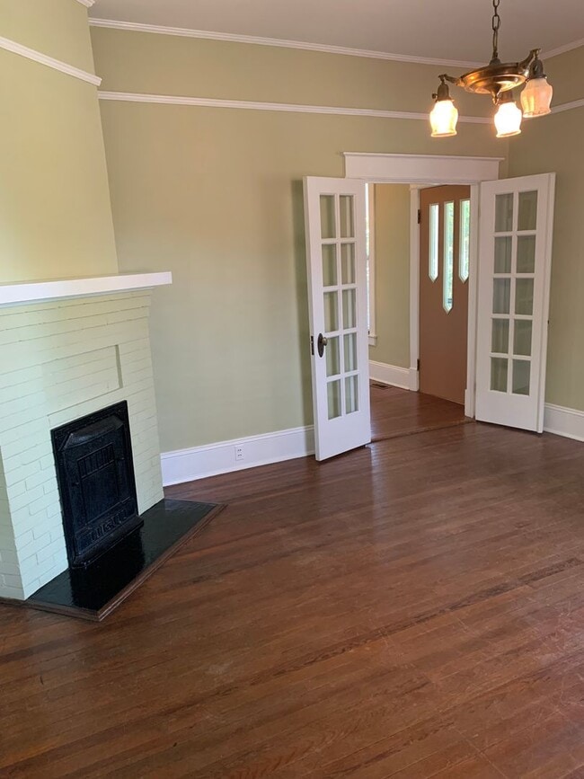 Photo - 110 N Hilliard St