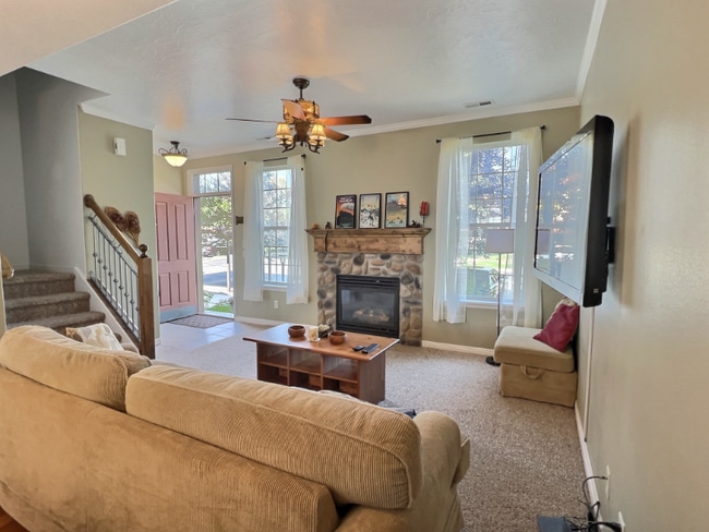 Photo - 884 Hamlet Cir S