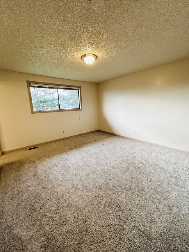 Photo - 3 Bedroom Home located in the heart of town! Close to everything!