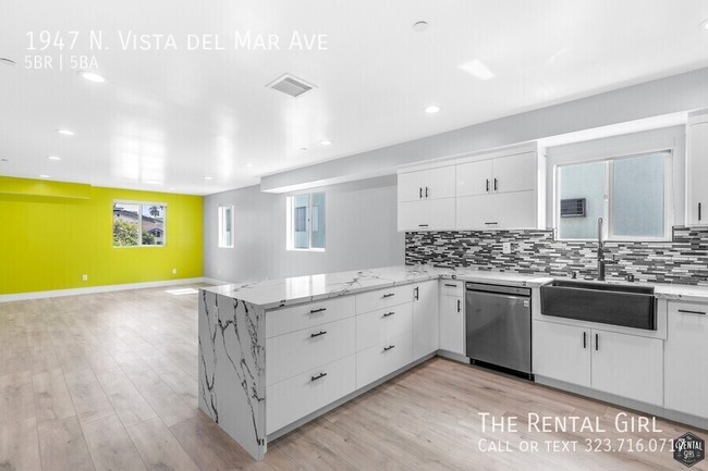 Hot-to-Go 5BR Townhome in Hollywood Dell w... - Hot-to-Go 5BR Townhome in Hollywood Dell w...