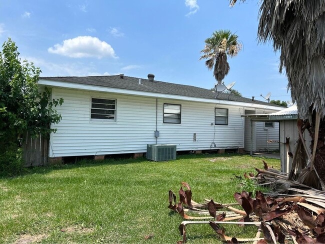 422 Ann Dr
