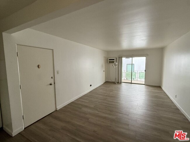 Photo - 1333 N Fuller Ave Unit 7