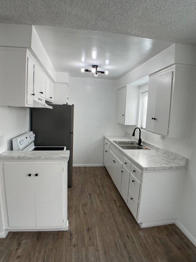 Building Photo - 6561 Fulton Ave