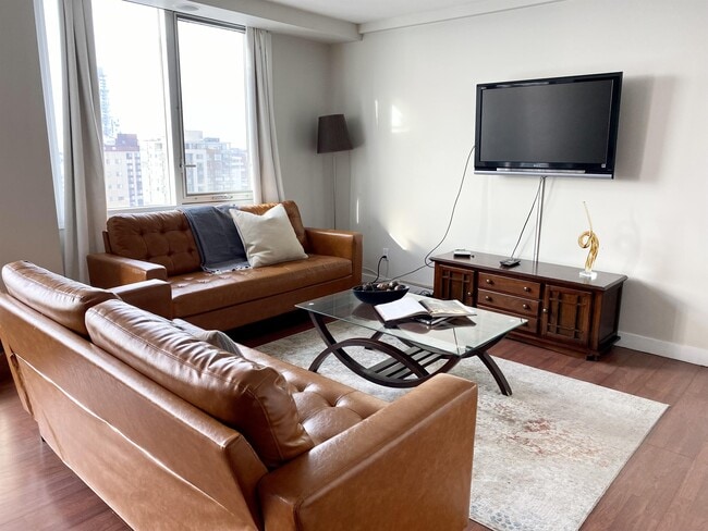 Photo - 10011-10011-116 116 St NW