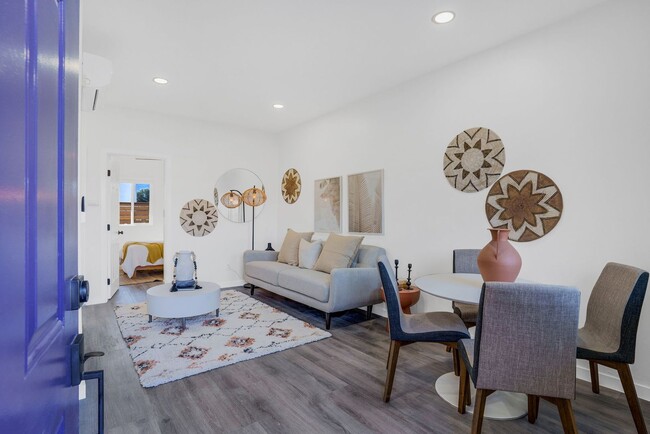 Photo - Beautiful Renovated 2 Bed/1 Bath with Yard Unit 4955