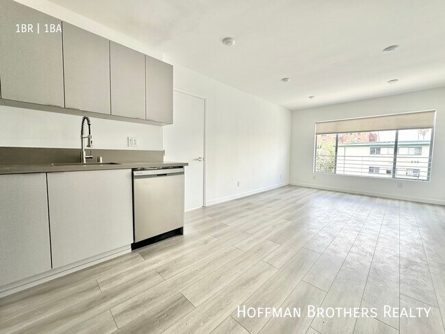 Photo - 318 S Mariposa Ave