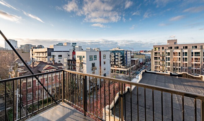 Photo - z-053025-Flora Flats