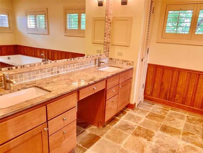 Photo - 1955 Portsmouth St