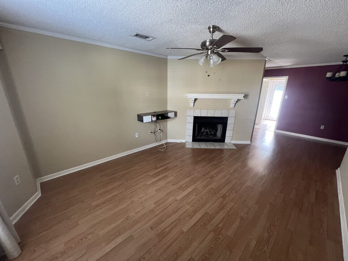 Now Leasing: Beautiful 2 Bed, 2.5 Bath tow... - Now Leasing: Beautiful 2 Bed, 2.5 Bath tow...