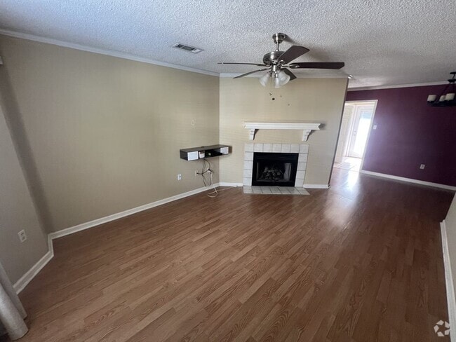 Building Photo - Now Leasing: Beautiful 2 Bed, 2.5 Bath tow... Rental