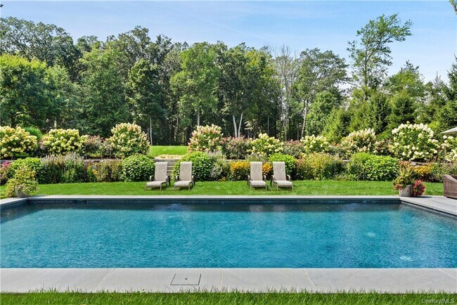 Photo - 143 W Patent Rd