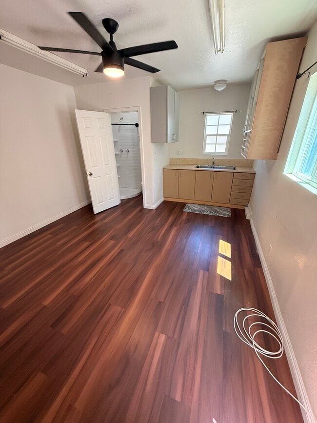 415 W Marietta Pl