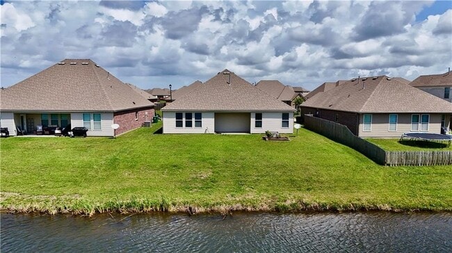 440 W Lake Dr
