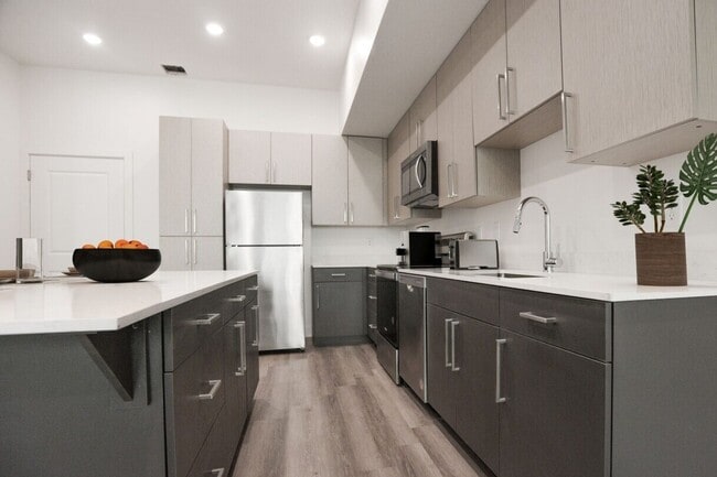 Building Photo - Alta Vue Rental