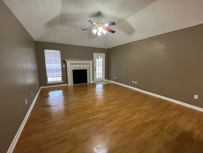 Photo - Renovated 3 Bedroom 2 Bath Home with 2 Car Garage for Rent!!