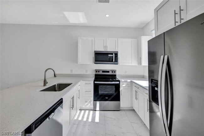 Photo - 430-432 Bell Blvd