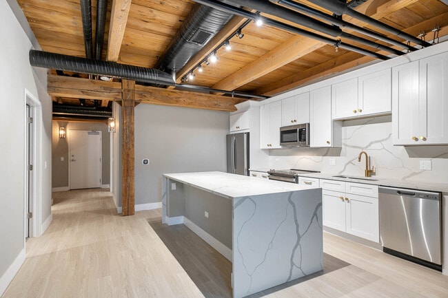 Premium Renovations Kitchen - 5th Avenue Station