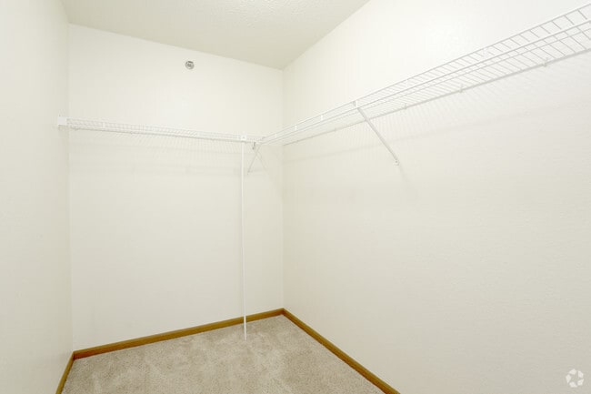 3 Bedroom - Master Closet