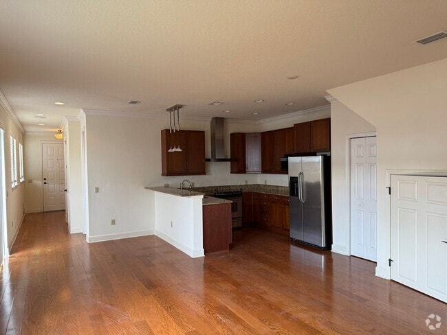 Building Photo - Packwood Townhomes Unit 107-A