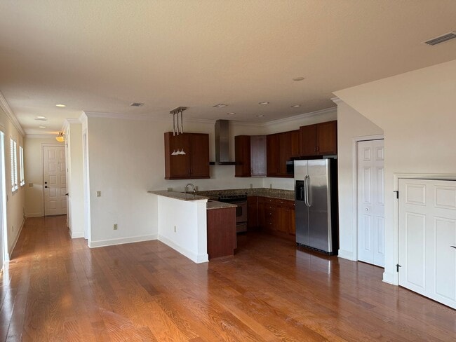 Building Photo - Packwood Townhomes Unit 107-A