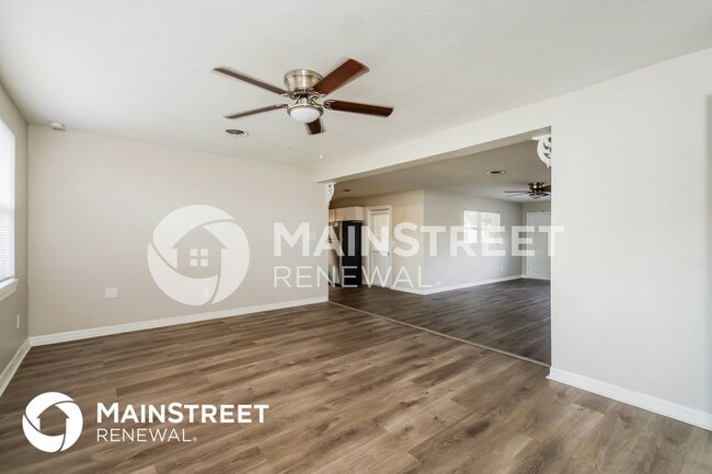 Photo - 924 Ave T SE
