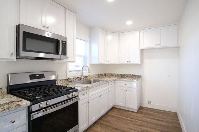 3 Bedroom 1 Bath -Available NOW - 3 Bedroom 1 Bath -Available NOW House