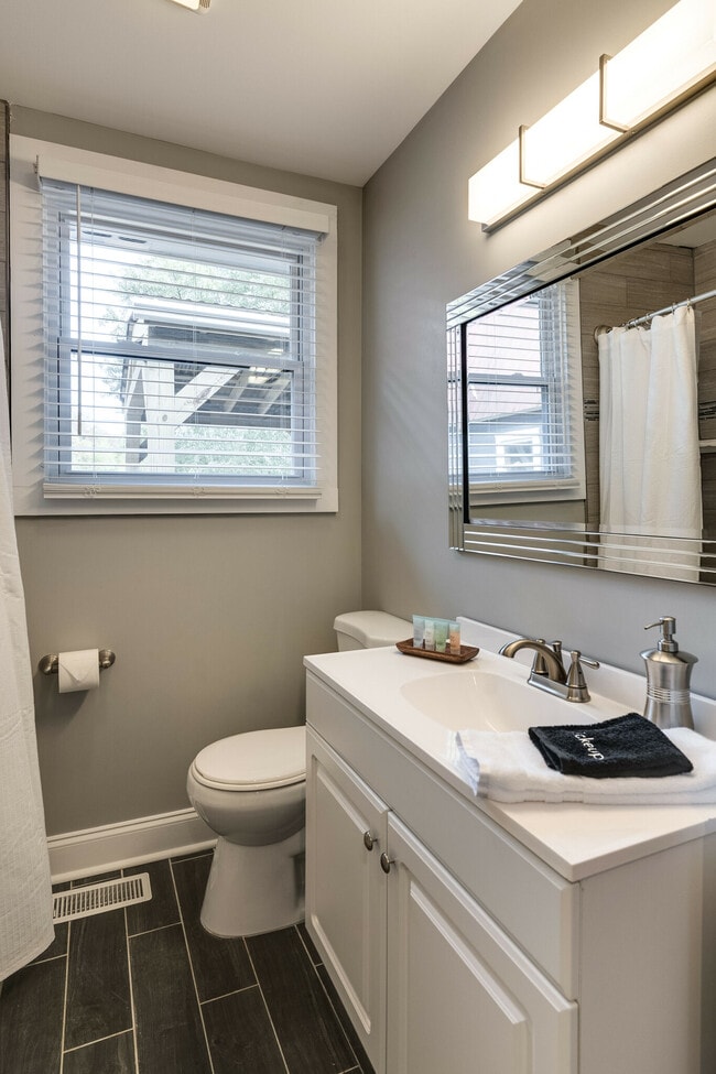 Photo - 121 Dennis Rd