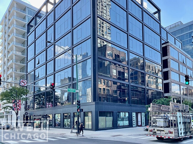 Photo - 640 N La Salle Dr